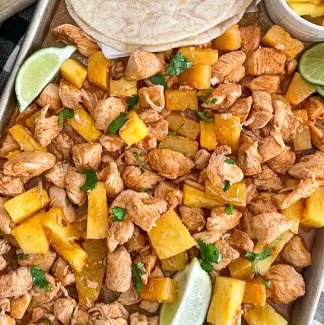 Two PINEAPPLE CHICKEN TACOS (HAWAINOS).